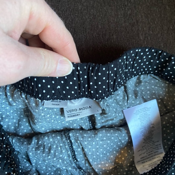 2 pairs of shorts never worn - Picture 5 of 6